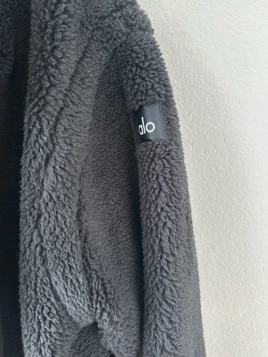 ALO Yoga Oversized Sherpa Teddy Trench Coat in Black SZ S - Picture 3 of 7